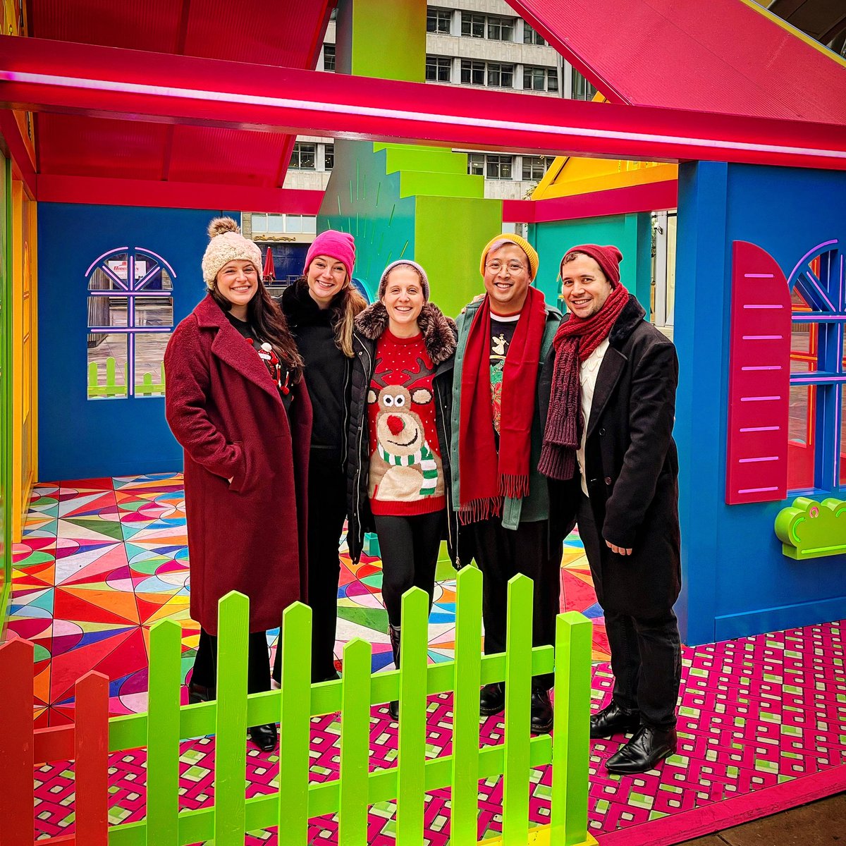 2nd gig of the season with @enchorus was at Citypoint singing 2 acapella sets while helping promote the Activated app in conjunction with Brookfield Properties.

We also sung outside by the beautiful <a href="/_kitandcaboodle/">Kit & Caboodle</a> art installation.🤩

Thanks to <a href="/adriancklein/">Adrian Klein</a> for hooking us up!