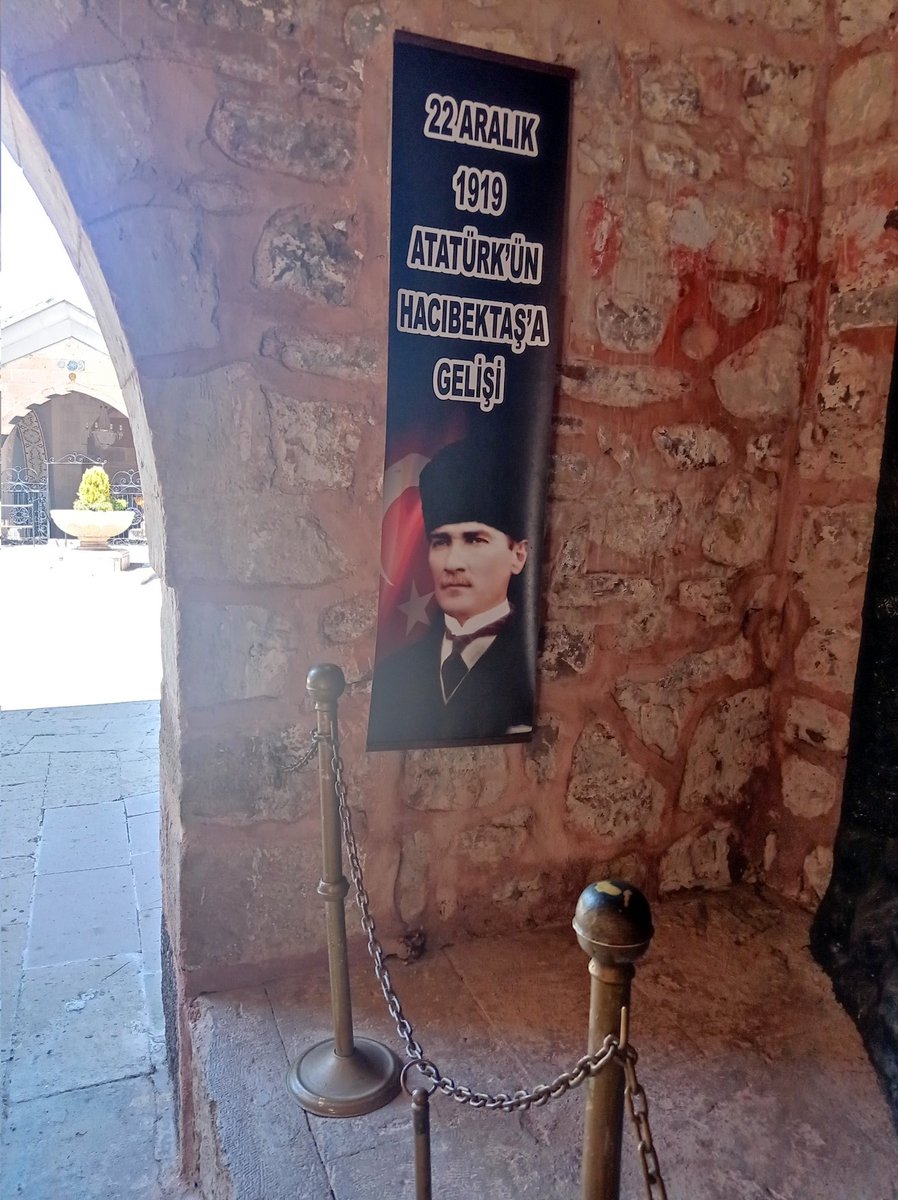 Hoş gelişler ola Mustafa Kemal Paşa 💙🇹🇷🇹🇷🇹🇷
Hayırlı huzurlu Akşamlarınız olsun ATAM'ın Asil Evlatları
22Aralık1919
#ATATÜRK'ünHacıBektaşaGelişi🇹🇷🇹🇷🇹🇷🇹🇷🇹🇷🇹🇷