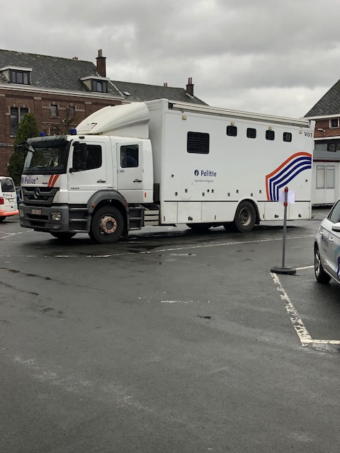 ZP5325's tweet photo. #paradertl
Vous venez ? Venez plus tôt, privilégiez les transports en commun, le co-voiturage, répartissez-vous tout le long du parcours, il est déconseillé de venir avec un sac à dos, un grand sac à main ou une poussette. https://t.co/MLkPJjwFxU https://t.co/Tex3MEfRmW