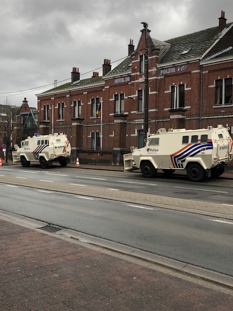 ZP5325's tweet photo. #paradertl
Vous venez ? Venez plus tôt, privilégiez les transports en commun, le co-voiturage, répartissez-vous tout le long du parcours, il est déconseillé de venir avec un sac à dos, un grand sac à main ou une poussette. https://t.co/MLkPJjwFxU https://t.co/Tex3MEfRmW