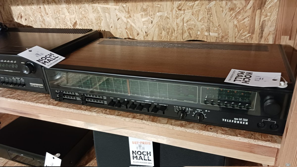 Heute in der NochMall Berlin:
Zwei Telefunken Hifi Receiver, Made in W.Germany 1975-1979.