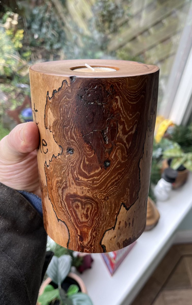 mygardentalkst1's tweet image. A bit of #fruitwoodfun with the tea lights. There’s a bit of #edvardmunch about the darker piece … but I added a #dylanthomas quote (because it felt right). 
The second is an unashamed trigger to the memory of @poguesofficial , Shane McGowan &amp;amp; the spirit of Christmas. 
😀👍🏻