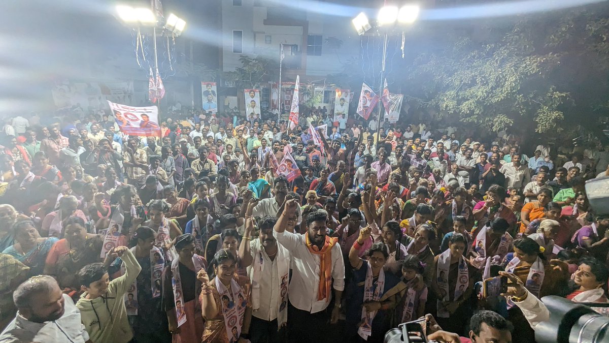 JanaSenaParty's tweet image. పిఠాపురం నియోజకవర్గం, గొల్లప్రోలు టౌన్‌కి  సంబంధించి ఈరోజు సుమారు 600 పురుషులు, 400 మంది మహిళలు జనసేన అధ్యక్షులు శ్రీ @PawanKalyan గారి సిద్దాంతాలు నచ్చి వివిధ పార్టీల నుంచి జనసేన పార్టీలో చేరటం జరిగింది.

#HelloAP_ByeByeYCP
#HelloAP_VoteForJanaSenaTDP