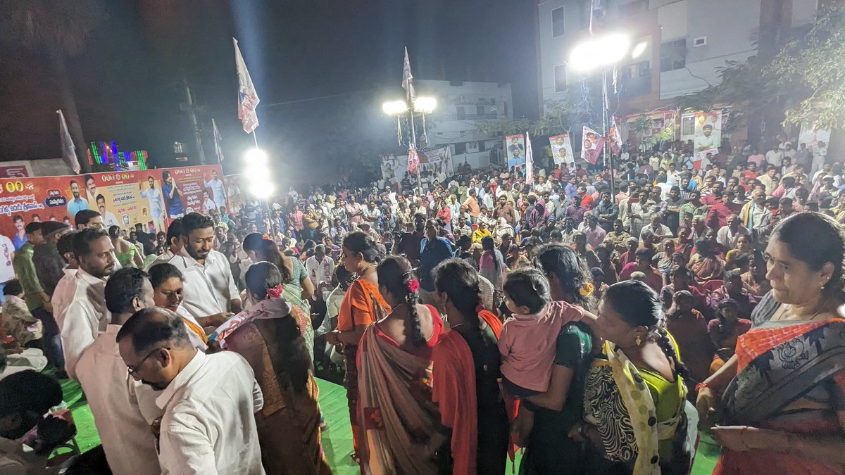 JanaSenaParty's tweet image. పిఠాపురం నియోజకవర్గం, గొల్లప్రోలు టౌన్‌కి  సంబంధించి ఈరోజు సుమారు 600 పురుషులు, 400 మంది మహిళలు జనసేన అధ్యక్షులు శ్రీ @PawanKalyan గారి సిద్దాంతాలు నచ్చి వివిధ పార్టీల నుంచి జనసేన పార్టీలో చేరటం జరిగింది.

#HelloAP_ByeByeYCP
#HelloAP_VoteForJanaSenaTDP