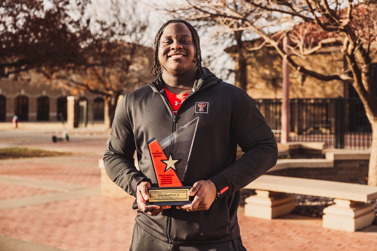 Another honor for 𝓣𝓱𝓮 𝓜𝓪𝔂𝓸𝓻 @Tbradford97 has been recognized as this year's winner of the Freddie Solomon Community Spirit Award! #WreckEm