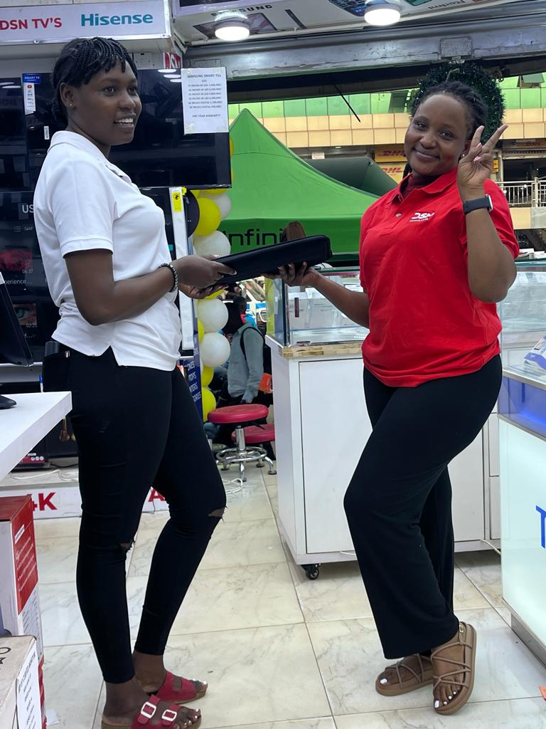 DsnComputers's tweet image. At @DsnComputers you don't stand a chance to win, but you win instantly whether you have bought or not
So why are you not visiting us today
#ChristmasIsForGifting
#MerryChristmas