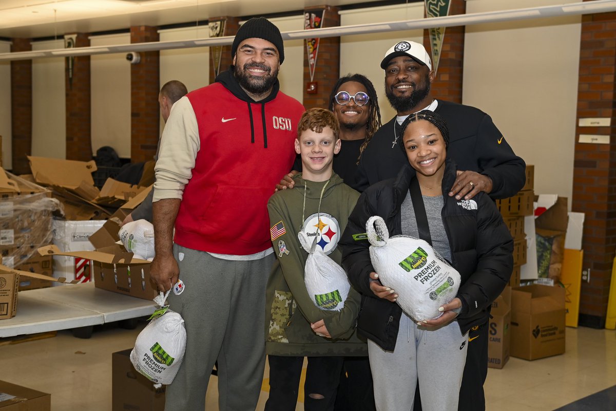 Can’t thank my guy @CamHeyward enough for coming out and supporting our work with the food bank last night. Cam is one of the most giving people you will ever meet. Show him some love and repost this to help him win the #WPMOYChallenge .