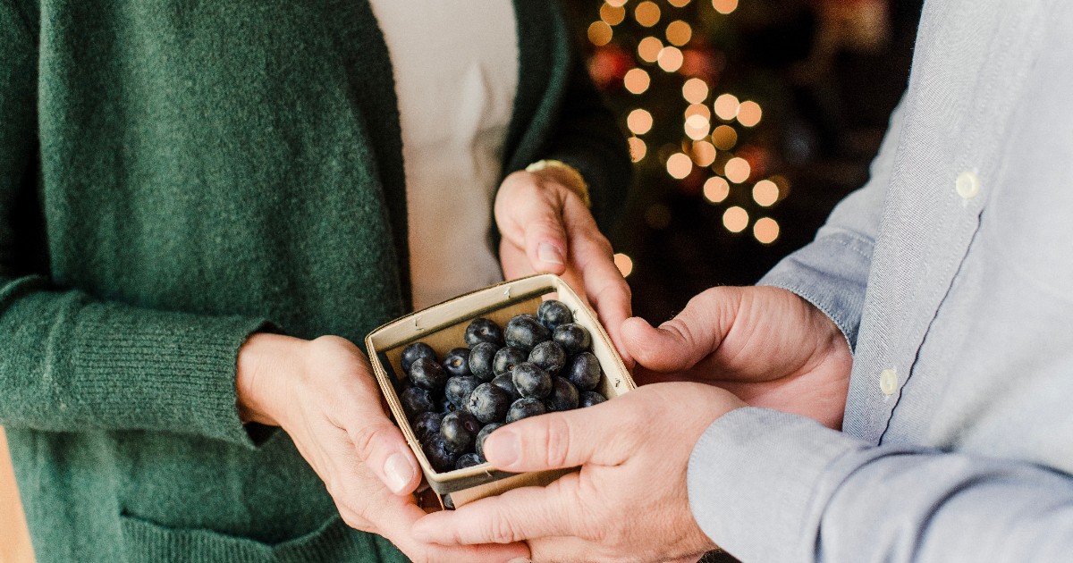 Blueberries make ordinary moments extraordinary!🌟 ____ #FamilyTreeFarms #blueberries #holidays #berries #fruit #produce #farmtofork #supportfarmers #california #mexico #peru