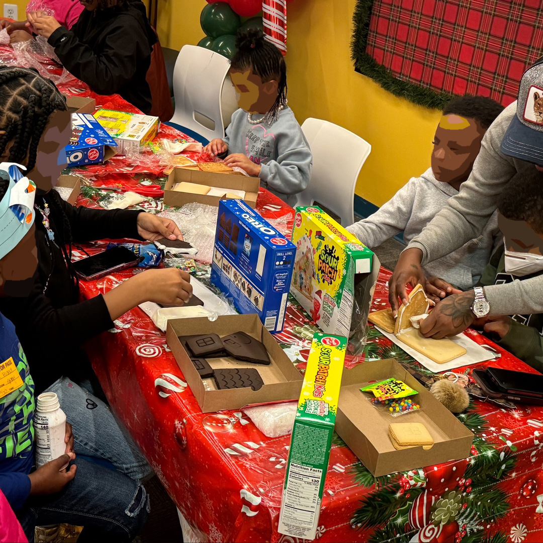 On December 20, Youth and Families gathered at the Achievement Center for a Holiday celebration. Participants grooved at our silent disco, unleashed their creativity by crafting snow globes and gingerbread houses, and took pictures with the jolliest man - Santa Claus!