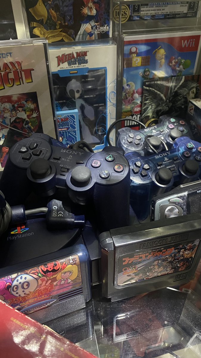 Este fin de semana dense la vuelta a Retro Play Shop, viernes de 11am-7pm y sábado de 11am-4pm. Todavía alcanzan para darse su regalo de navidad