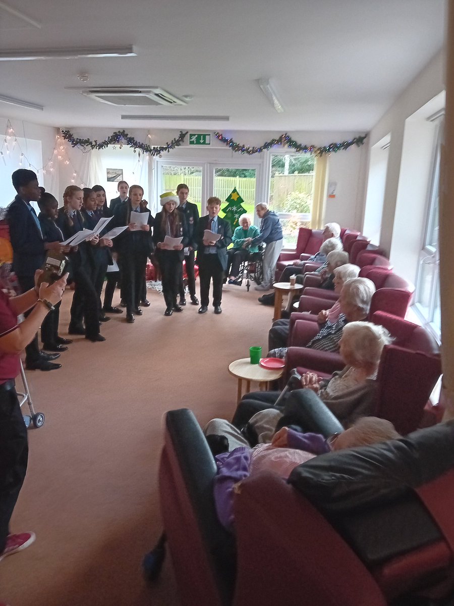 On Wednesday we dropped off the Christmas cards written by HP students to the residents at Pinetree Court, Saintbridge House, Cavendish, Brunswick House, Westbourne and The Knoll care homes. 12 wonderful students sang carols to the residents, accompanied by Miss Lewis on the 🎸