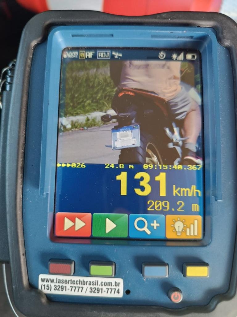 EPTC_POA's tweet image. 13h05- Atenção

 #EPTC registra flagrante de irresponsabilidade a 131 km/h na av. Ipiranga, na manhã desta sexta-feira, 22, onde o limite é 60 km/h. Atenção motorista! Tenha consciência e respeite a vida no trânsito mesmo sem a necessidade do radar. #FaçaSuaParte #EPTCéEducação