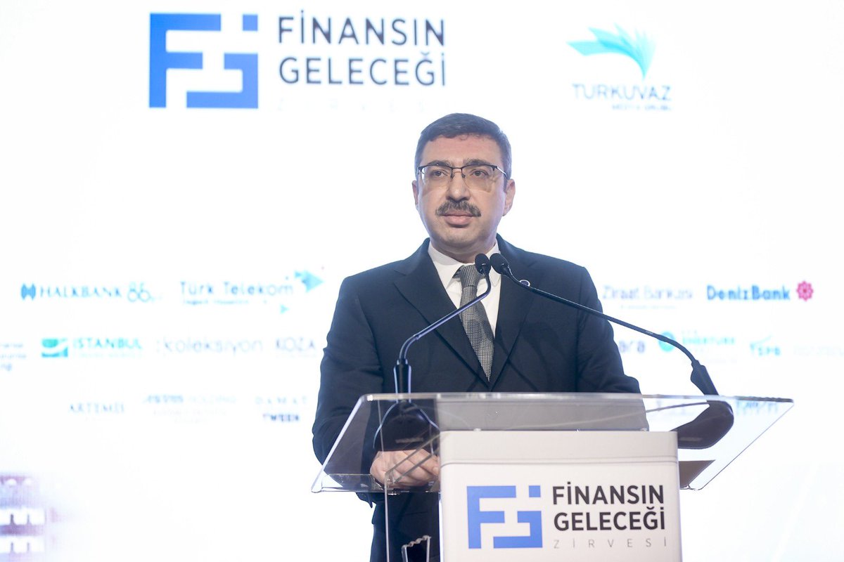 SPK Başkanı İbrahim Ömer Gönül, 3. Finansın Geleceği Zirvesi’nde konuştu. Gönül: ❝ Piyasa bozucu eylemleri nedeniyle 11 ayda 212 kişiye işlem yasağı, 90 kişiye 195 milyon lira tutarında idari para cezası verildi❞ spk.gov.tr/duyurular/bask…