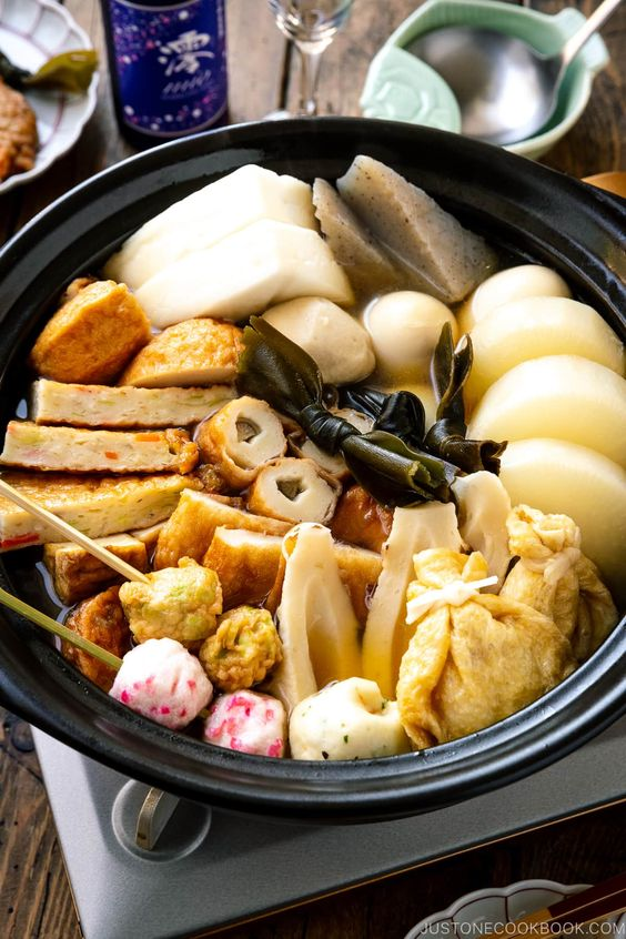 NappingBorzoi's tweet photo. Not to forget our beloved Lord Oden @FOOLSDAIMYO ! 

I know you are not the type for grand gestures and gifts, my Lord, so please gather 'round with us all for a delicious meal of oden! Freshly boiled! https://t.co/fJfLuipkV3