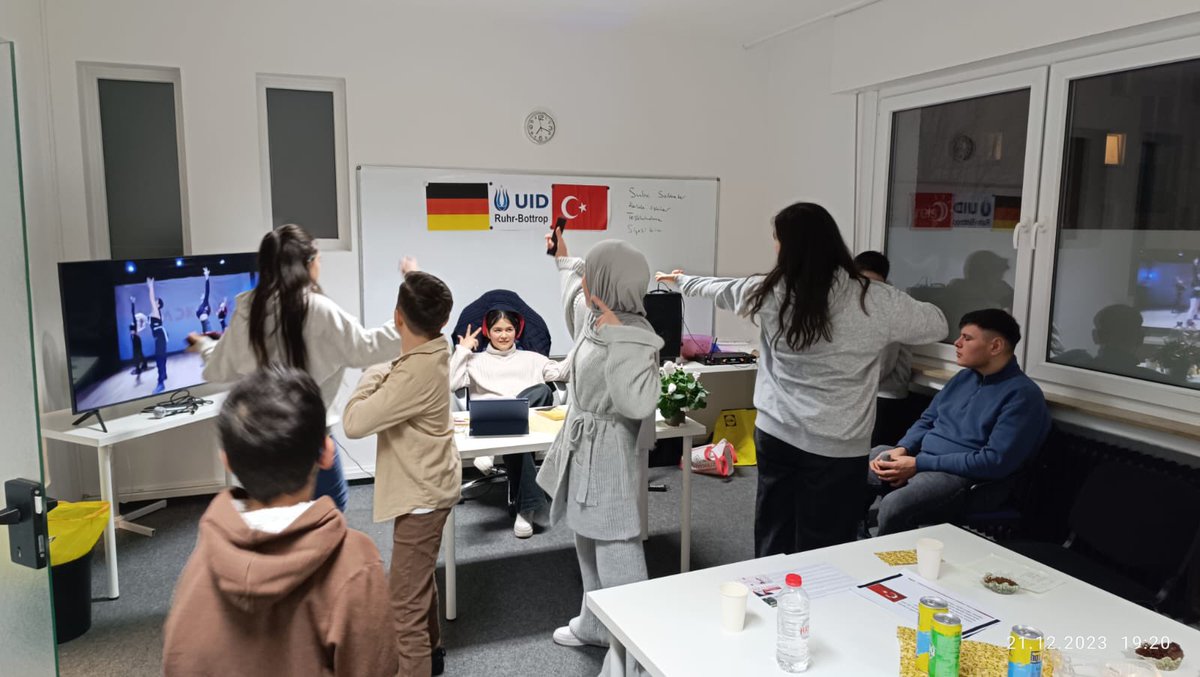 UIDBottrop's tweet image. İlk Gençlik kolları programızi Gerçekleştirmiş bulunuyoruz.
Katılımları İçin genç üyelerimize teşekkür ediyoruz.
Gençliğe desteğimiz devam edecektir.
GK Efekan Başkanımıza teşekkürler.