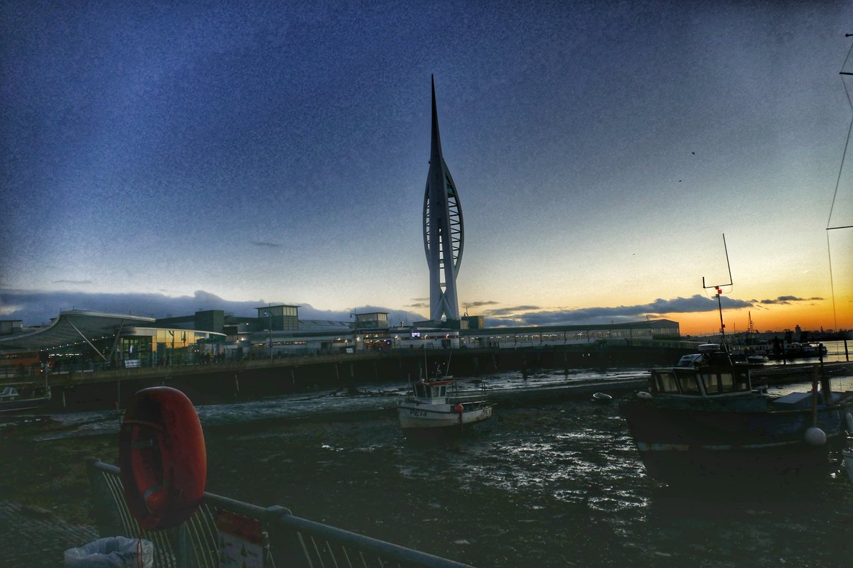 Have a lovely evening everyone 
#spinnakertower #portsmouth 🇬🇧