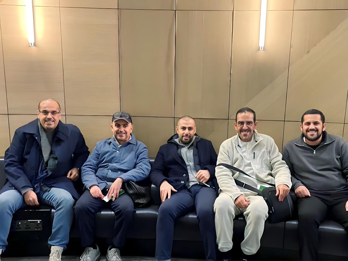 b_el21's tweet photo. الشيخ عذبي الفهد في مطار هيثرو الأن عائداً للكويت التي تجمع ولا تفرق ، تنور دارك يابوفهد ، والكويت بجميع أطيافها تنتظر عودتك لوطنك على أحر من الجمر
- حللت اهلاً ووطئت سهلاً https://t.co/a9EoJQMbLd