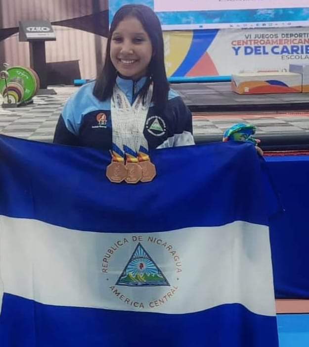 CanDigital2's tweet photo. #Nicaragua 🇳🇮 en el campeonato Centroamericano y del Caribe de juegos estudiantiles en Caracas, Venezuela.
Maryuri Morales, la atleta nicaragüense es originaria de Boaco obtuvo 3 medallas de bronce en la categoría 64 kg levantamieno de pesas. 
#NicaraguaPazyBuenaVoluntad https://t.co/UEf6oB0jtE