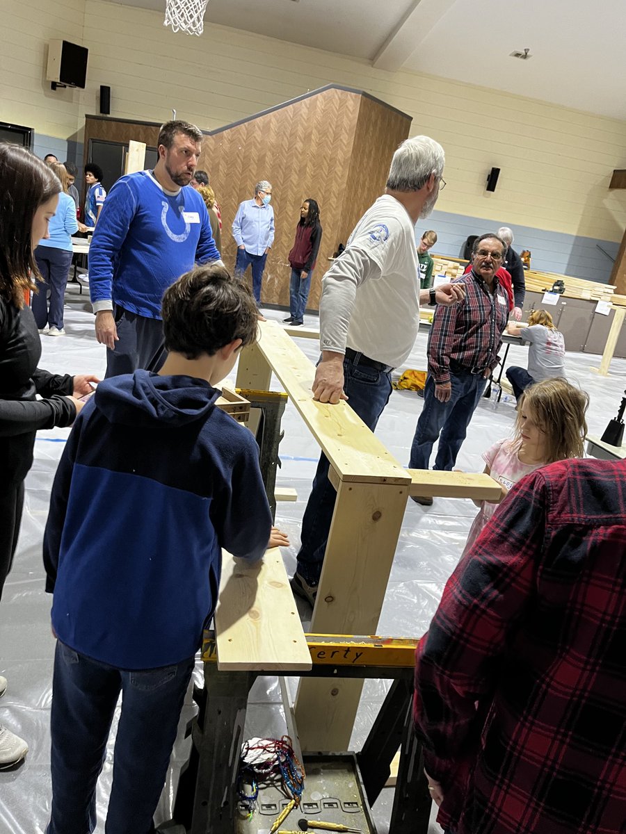 CSSJCPS's tweet photo. Grateful for First Christian of Louisville and Crescent Hill Presbyterian Churches coming together with a common goal in mind, building beds for 25 JCPS Students. What a beautiful way to celebrate the Holidays! @JCPSAsstSuptASP @JCPSSuper @JCPSAsstSuptCC https://t.co/cAqZc8gUXm