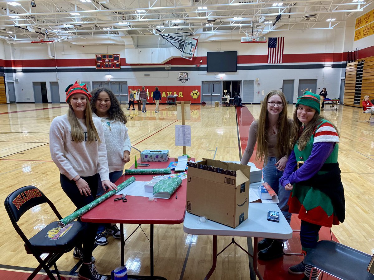 KilburgAaron's tweet photo. The Batavia High School Best Buddies program is offering expert gift wrapping today in the main gymnasium from 1-3. Stop by to get those gifts wrapped and make a donation to a wonderful organization!
@BPS101 https://t.co/486LF1Lrn9
