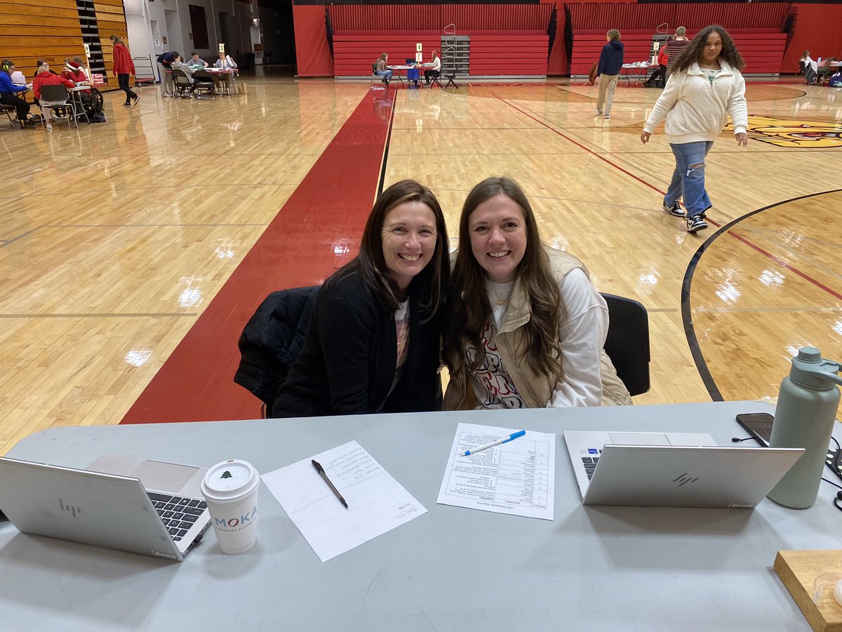 KilburgAaron's tweet photo. The Batavia High School Best Buddies program is offering expert gift wrapping today in the main gymnasium from 1-3. Stop by to get those gifts wrapped and make a donation to a wonderful organization!
@BPS101 https://t.co/486LF1Lrn9