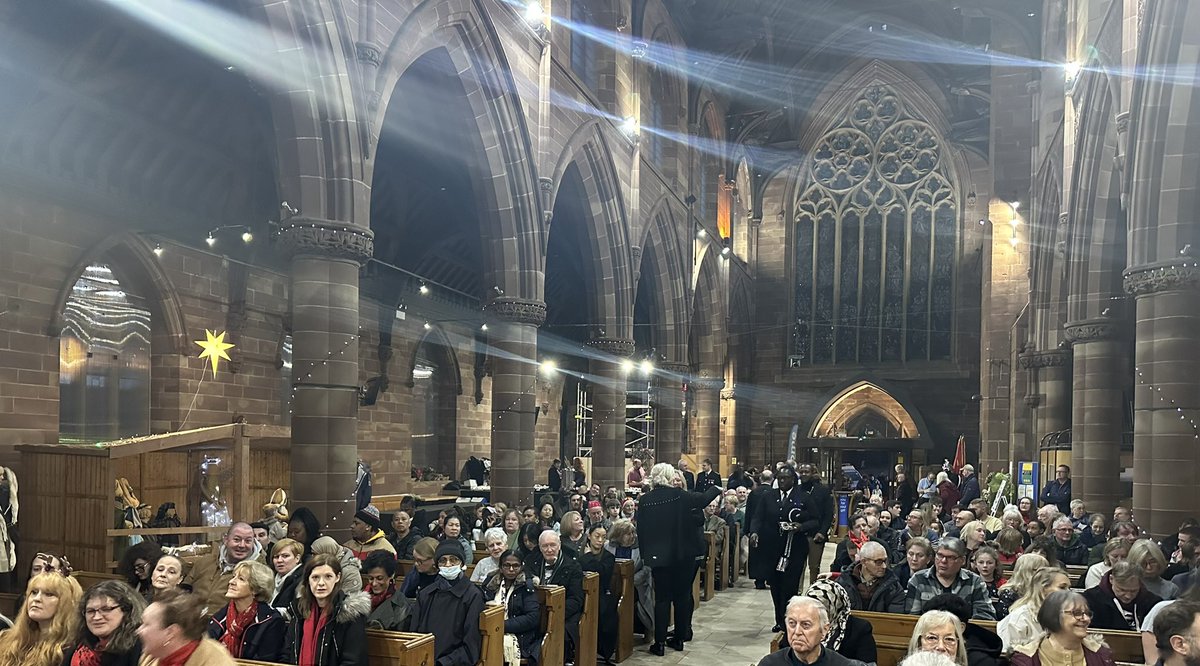 Great afternoon with @WestMidsFire staff, @MRSDPWARD DL and guests at our Christmas Carol Service at St Martin. @WMFSLadywood greeting guests, exquisite @WMFSBand and a heart warming nativity from students and teachers @QueensburySch @MLozells @WSActiveSociety @HiveCollege 👏🏾