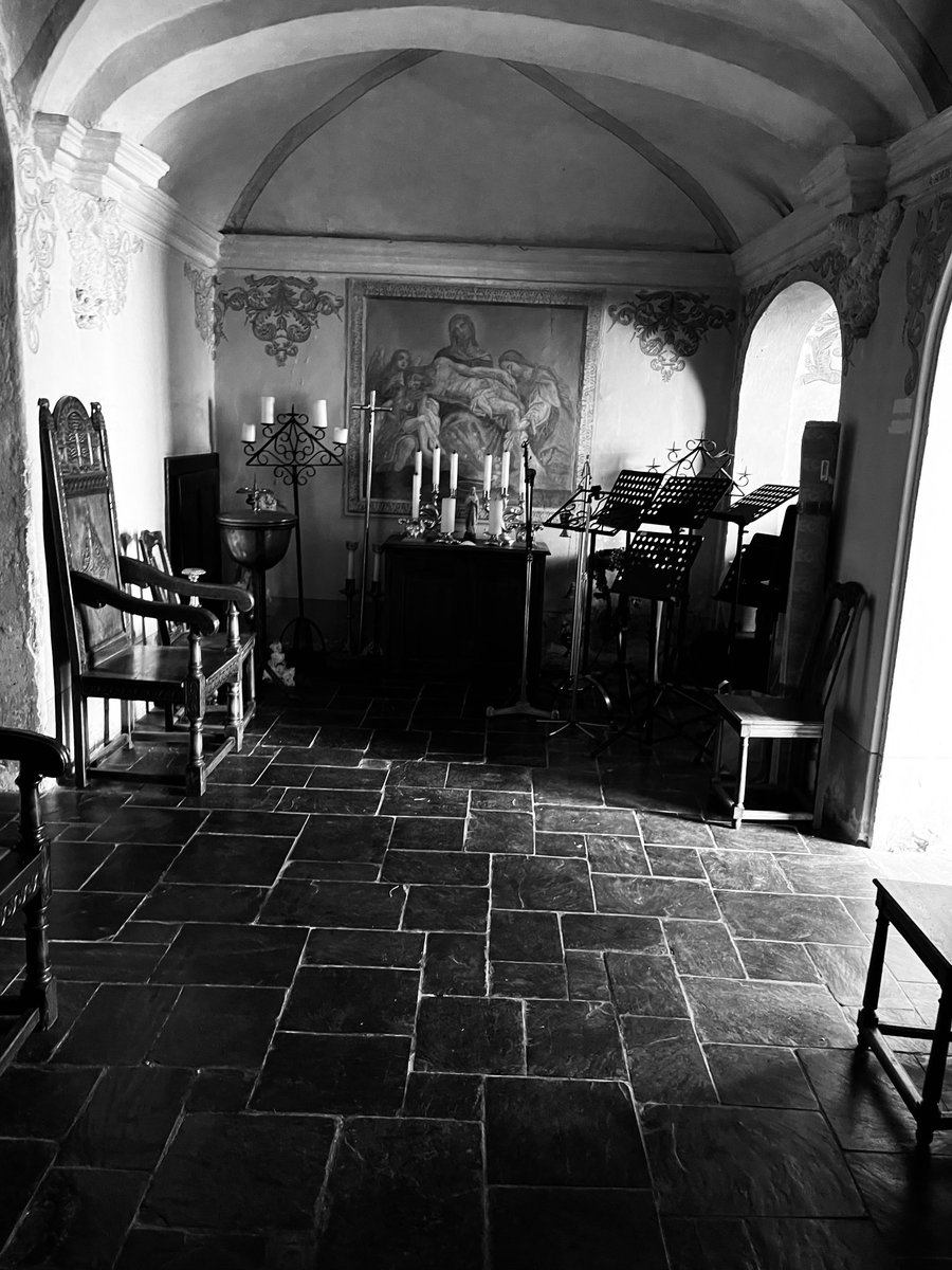 Alonein43672278's tweet image. #photography #blackandwhite #convent