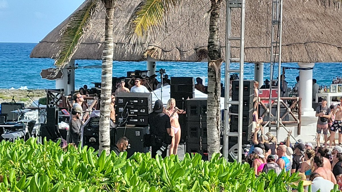 mahonaz5's tweet photo. @ArtikalSound Crushing Mexico Closer style!  ##adventureswithmywife #closertothesun #ohana https://t.co/O5zJX0pm6j