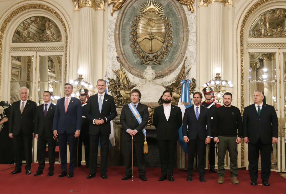 En Argentina, el presidente <a href="/DanielNoboaOk/">Daniel Noboa Azin</a> participó de la ceremonia de posesión de Javier Milei, <a href="/JMilei/">Javier Milei</a>, acompañado de su delegación oficial. #ElNuevoEcuador 🇪🇨