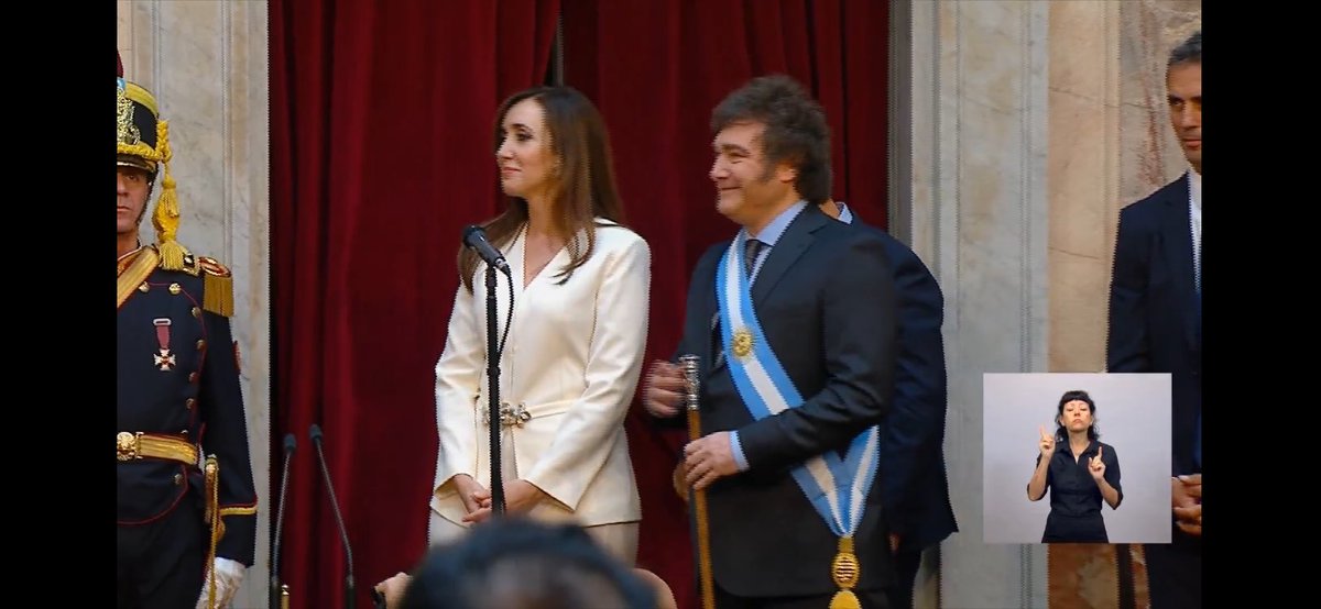 menkenmenko's tweet photo. Bueno, y el día en el que finalmente se puede respirar libertad llegó. Milei y Villarroel son nuestros Presidente y Vicepresidente!😃 https://t.co/odmycw4YGm
