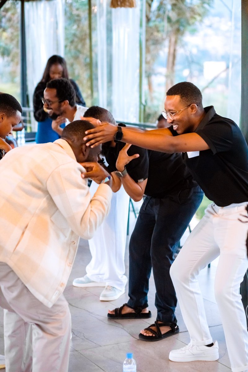 63create's tweet photo. One thing is for sure! When innovative minds come together, a good time and good conversation will be had. To more of #The250Stories #RwandaWorks #63creates https://t.co/qLyIznXyGG