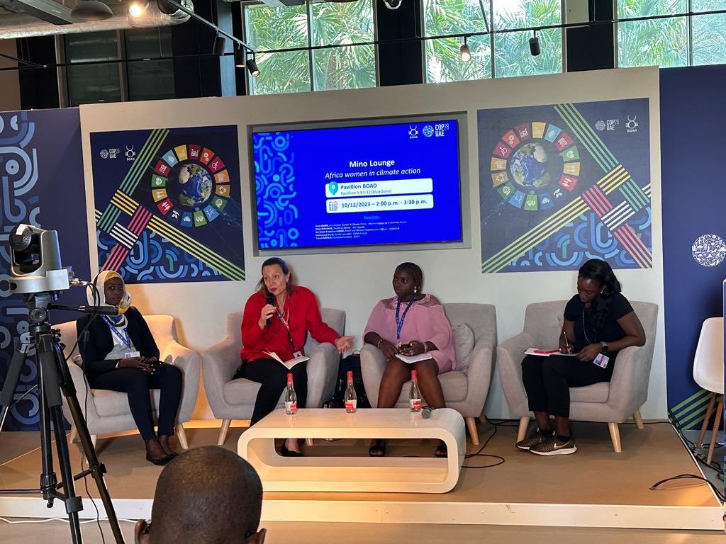 khady_camara1's tweet photo. COP 28 : Jour dédié “indigenous peoples day” Les bonnes pratiques en Afrique sont portées par les Femmes souvent silencieuses du développement endogène face au risque climatique. “Elles sont la solution “⁦@endaenergylinks⁩ ⁦@ClimateChance⁩ ⁦@ONUFemmes⁩ https://t.co/VmL9iNvK1n