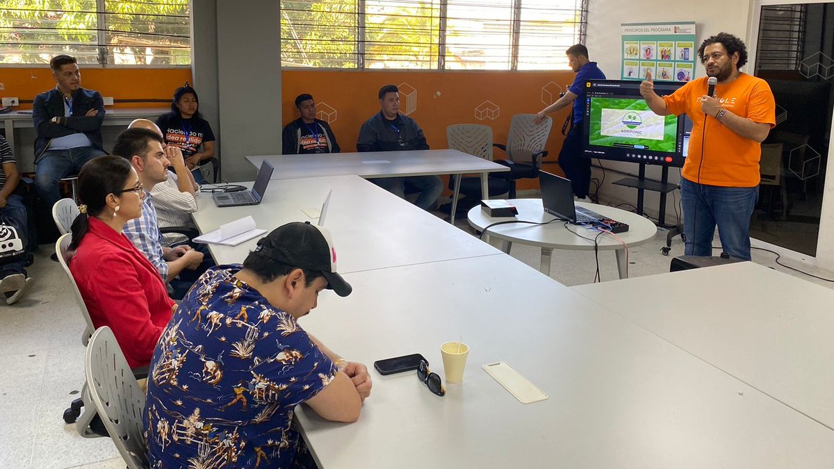 CONEXION_SV's tweet photo. #Hackfest2023 | ¡iniciamos con la ronda de Pitch!💡
Un jurado de expertos será el encargado de elegir las ideas ganadoras: Gregory Hidalgo @gamhidalgo, Carlos Moreno, Patricia Tejero @_PatriciaTT_ y Ulises Gómez de @INSERT_sv, Claudia Castro y Mario Guerrero. 🏆 https://t.co/QvJ8BB9qvQ