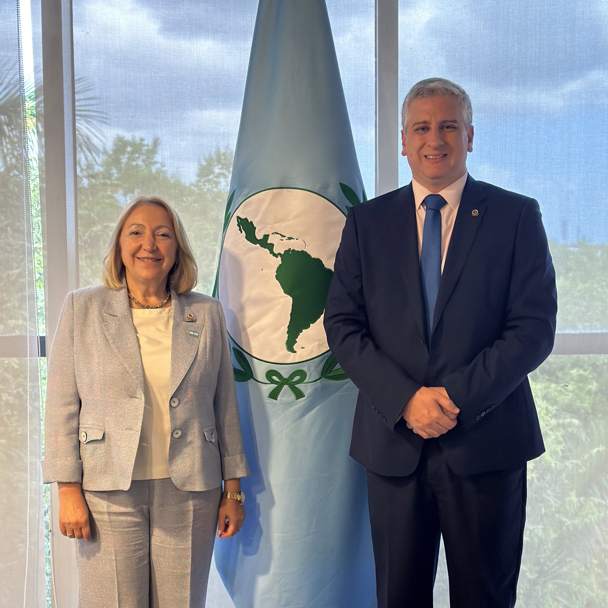 Hoy culmina su gestión como Presidente del <a href="/Parlatino_org/">Parlamento Latinoamericano y Caribeño</a> nuestra amiga <a href="/giacopposilvia/">Senadora Silvia Giacoppo</a>, a quien en estos años de labor compartida, hemos aprendido a respetar su trabajo, apreciar su persona y admirar su fortaleza.

¡Gracias Silvia por tu servicio y confianza!