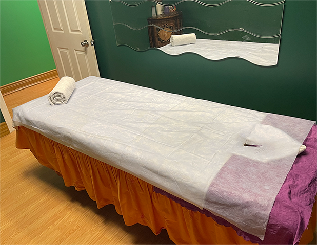 SenseBeautySpa's tweet photo. 💥Jenny &amp; Nana are on duty today!
1 Hour Special Today ~~ $60 
Walk Ins are Always Welcome!
Or Call/Text: 647-893-5196 to book. 
Open 10:am to 9:00 pm daily.
5170 Dundas Street West, Etobicoke 

#massage #etobicokemassage #etobicoke https://t.co/LMZUmff5WF