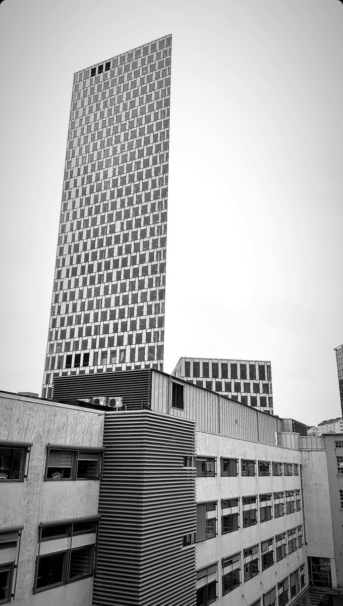 zerebotan's tweet image. Saet bi xwe mekan e, meşa wê dem e, heyv mirov e. Ev nîşan dide ku dem û cîh bi mirovan re heye!

~~

The clock itself is space, its walk is time, the moon is human. This shows that time and space exist with humans!

[A.H.Tanpinar]

#sweden
#Goteborg