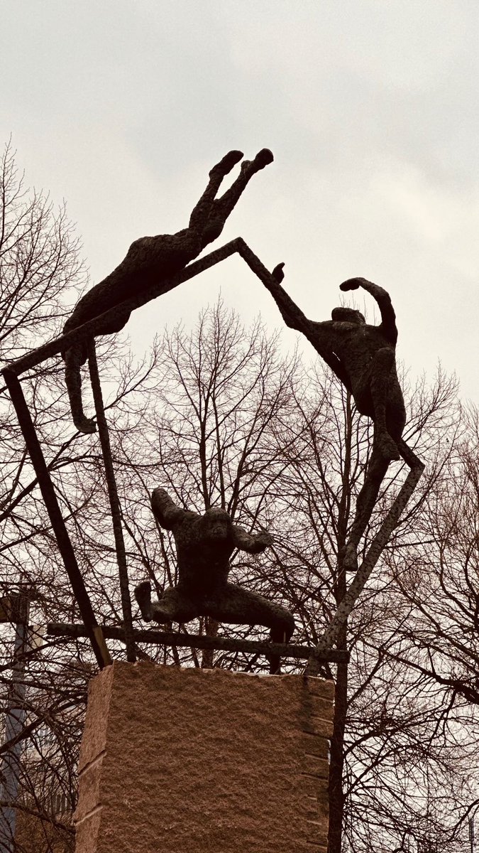 zerebotan's tweet image. Saet bi xwe mekan e, meşa wê dem e, heyv mirov e. Ev nîşan dide ku dem û cîh bi mirovan re heye!

~~

The clock itself is space, its walk is time, the moon is human. This shows that time and space exist with humans!

[A.H.Tanpinar]

#sweden
#Goteborg