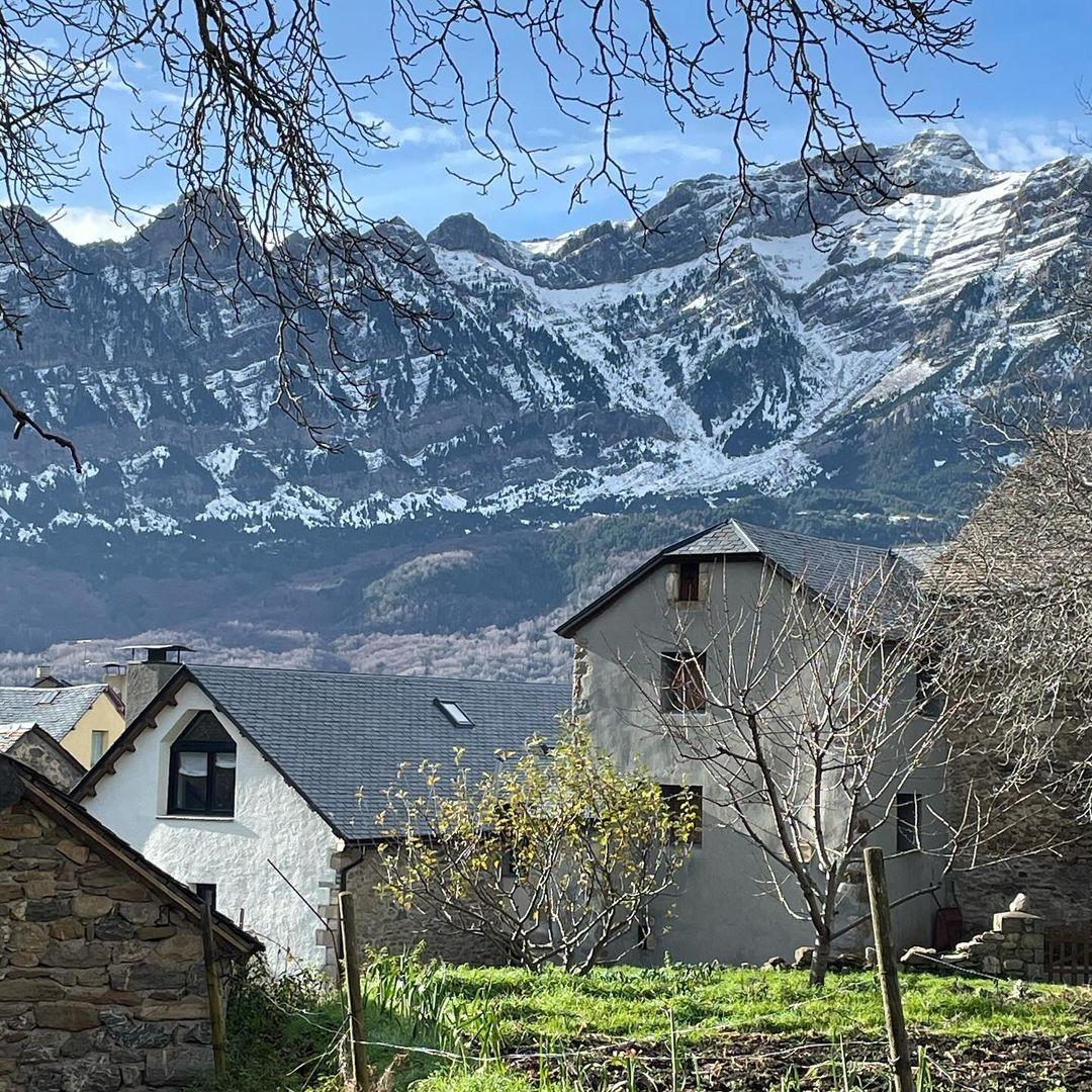 CasaBiescas's tweet photo. Hoz de Jaca 💯 🏔️
•
•
•
📸: Gracias a pecarrascal 
•
•
•
📍 Pirineos, Valle de Tena
•
•
•
#CasaBiescas
#Pirineos #Pyrenees
#RinconesDelPirineo #RuralTop 
#hozdejaca #partacua #peñatelera #huesca #valledetena #holydays https://t.co/ifobeKDg48