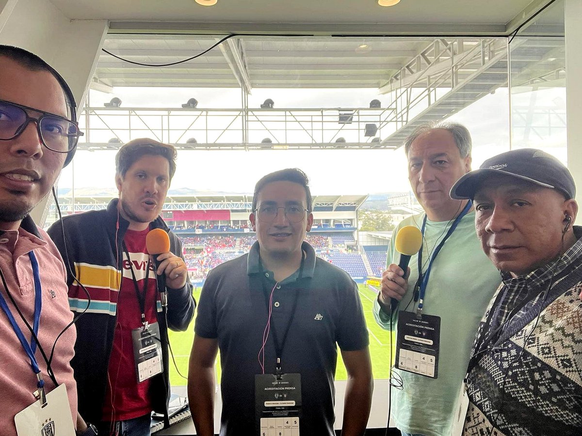 LaRadioRedonda's tweet photo. ¡Preeeende la radio y sintoniza 96.9 FM en Quito y 94.1 FM en Santo Domingo: #LaHegemónica 😎!

Estamos listos con este equipazo desde el estadio de IDV, para llevarles todos los detalles de la final de ida de la LigaPro 2023 🔥⚽. 

Vía: @RobertoMerchanJ 

#LigaProxLaRedonda 📻 https://t.co/Iu6N8WIjnC