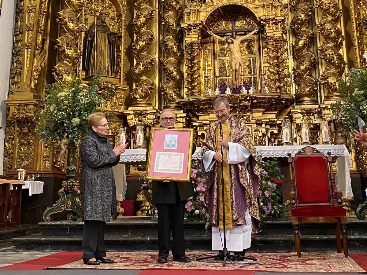 La semana pasada, N.H.D. Antonio Pavón  cumplió 70 años. En el día hoy hemos celebrado una eucaristía para dar gracias a Dios por su larga vida de servicio a nuestra Parroquia.

Que Ntros. Sagrados Titulares lo sigan bendiciendo y pueda continuar su gran labor.