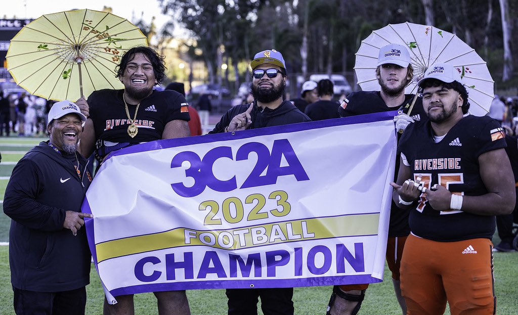 kneefye's tweet photo. The journey was amazing and i’m extremely blessed and grateful for the hard coaching and work that got us to this point. I love this team and proud of my brothers that came in everyday put they head down and worked it’s hard to be surprised we’re the #statechamps💍 https://t.co/QJ9RzetER1