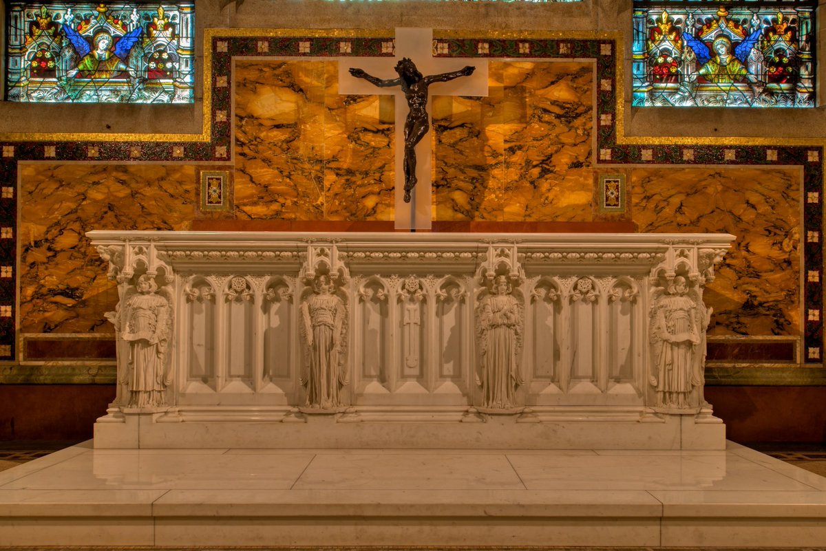 CarolDAuria's tweet photo. The NYPD is looking for a man who stole a large crucifix called “Christa” from the Cathedral of st John the Divine. It shows the body of Christ on the cross as that of a woman instead of a man. It was returned with a note that read “this doesn’t belong in God’s house.”  #1010wins https://t.co/5JEAInJNpP