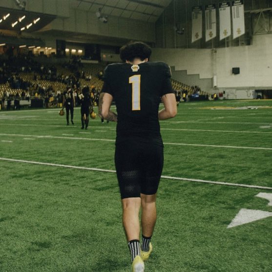 Richaard4800's tweet photo. Gave you all I had vandal nation… Thank you for the unbelievable memories here in Moscow. You gave a kid from South Central, LA a chance to live out his dream and make his parents proud. I couldn’t be more proud of this team and coaching staff for everything they accomplished.🖤 https://t.co/4nraux0oXn