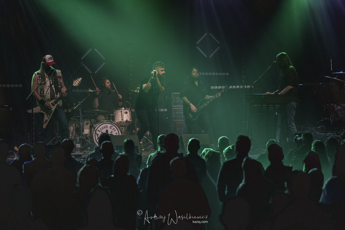kaziqcom's tweet photo. 📻 @leasheye
📍 @klubprogresja
📸 https://t.co/fuCwLzwvte

#LEASHEYE #Progresja🎂 #hardrock #stoner #southernmetal #musicphotography #musicpress #stage #concertphotography #concertphotographer #concerts #nuclearblast #kaziq https://t.co/qFwA3zXf8r