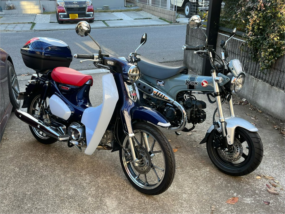 CLwasl's tweet photo. 妻とのツーリング用に2台納車。
#AMBOOT
#大久保製作所
#サイドバッグ
#スーパーカブC125
#ダックス125 https://t.co/ZiYnwCPaPo