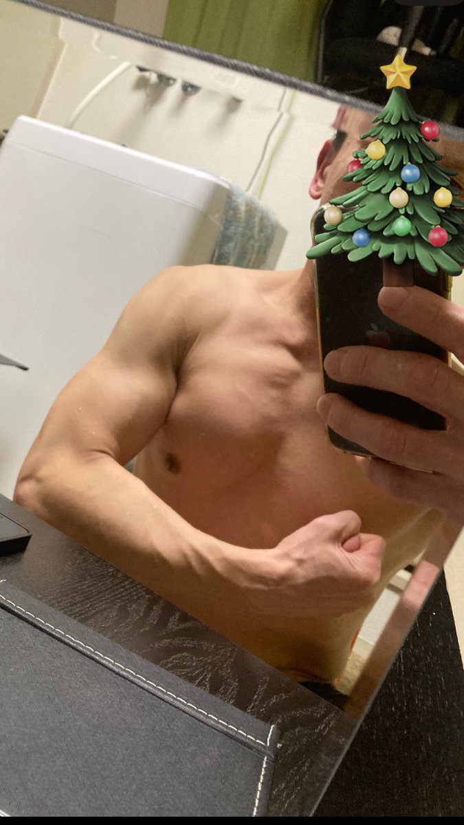 おは師走🙌早朝HIIT20分初めて今日で2週間目、きつい暑い汗だくで朝風呂がもう最高。更に食欲増強で毎朝ご褒美に大判焼き1個。でも今朝は美味しすぎて2個食べちゃた…。

今年も残り僅か、皆様お身体に気を付けて最高のメリクリそして年末年始を迎えられますように

ケーキのご予約もお忘れなく♪