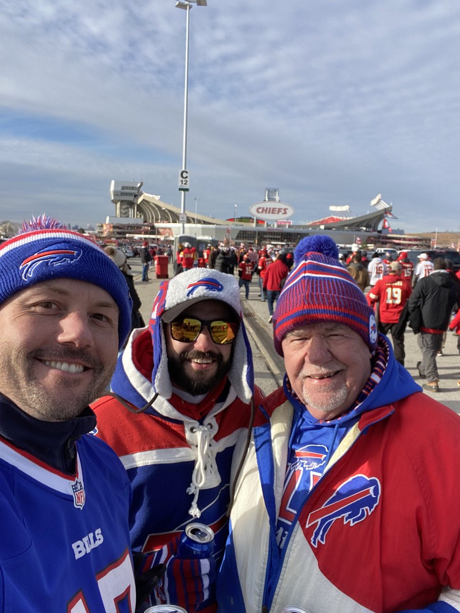 Aaron Becker tweet media