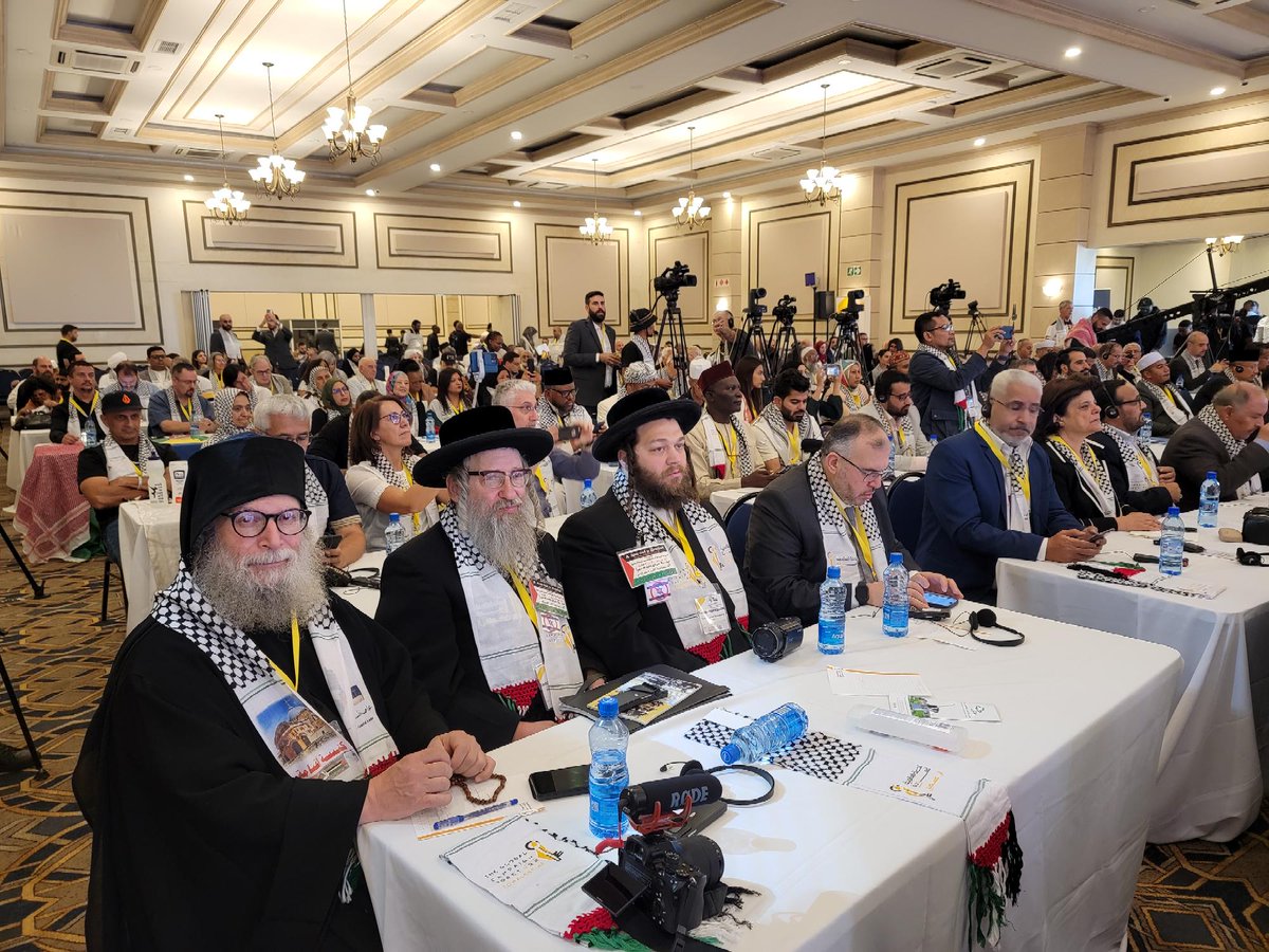 voiceofrabbis's tweet photo. Jewish, Muslim and Christian clergy came together to support the Palestinian people.

Jews, Muslims and Christians are in brotherhood.

#FreePalestine https://t.co/qpkf3AUBYA