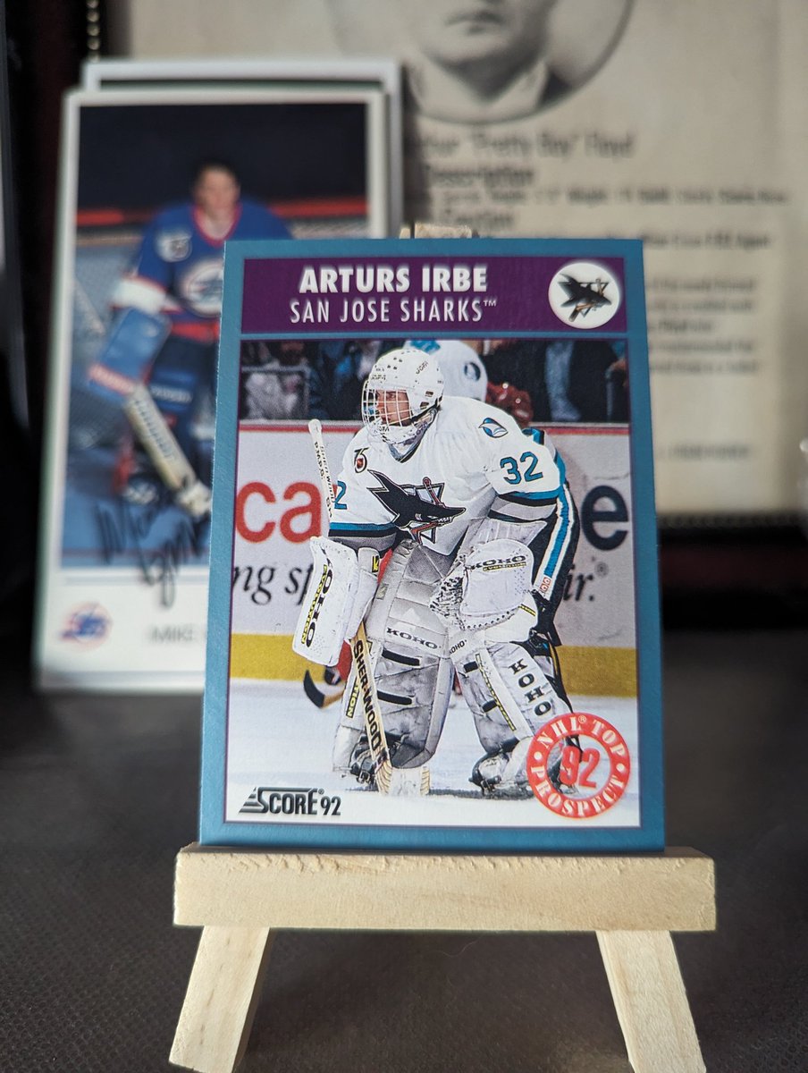 MaskBandits's tweet photo. Proof that Arturs had a clean set of pads at one point in his career. I wonder if this is the same set he repeatedly sewed over the years? #Irbe #Sharks https://t.co/R4H5SjmMsW