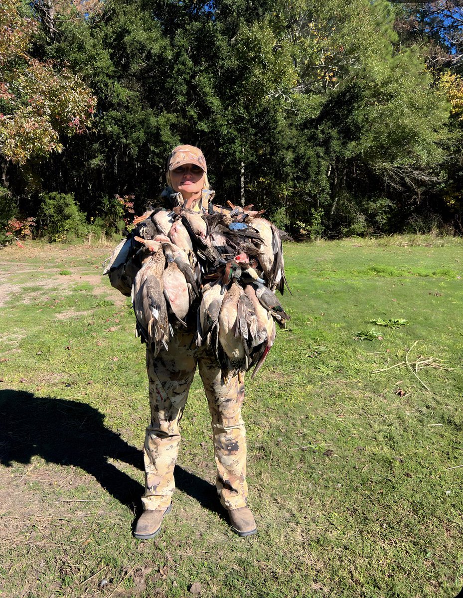 MistiLivanec's tweet photo. 🦆Flight Cancelled. Oyster Bayou Hunting Club in Anahuac, TX  @BMcBride_13 #waterfowl #sitka @hunting #duckhunting #sitkagear @Beretta_USA #OBHC https://t.co/qbjBS6wRMh